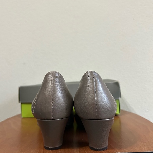 Naya Chalice Metallic Leather Floral Embossed Heel Size 8 Mary Jane Ankle Nickel - Picture 3 of 10